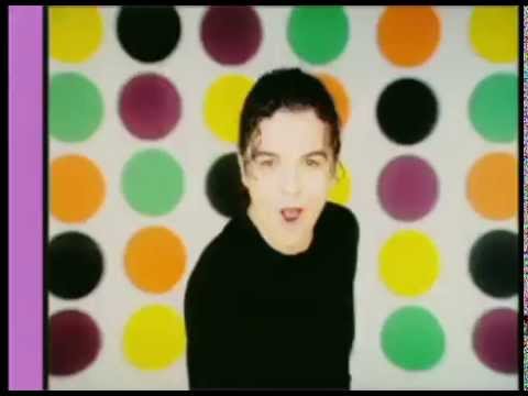 Τριαντάφυλλος - Έλα όμως που δεν περνάει - Official Video Clip