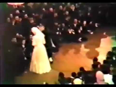 Viznitz Monsey Rebbe Mitzvah Tantz 5745