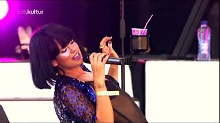 Lily Allen - Womanizer (Britney Spears Cover) (Live At Main Square Festival 2009) (VIDEO)