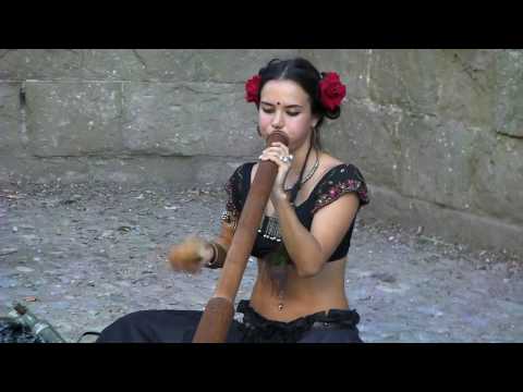 Traditional Didgeridoo Rhythms - Beauty playing