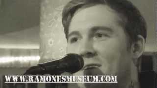 Brian Fallon - Blue Jeans &amp; White T-Shirts live Ramonesmuseum Berlin The Gaslight Anthem acoustic