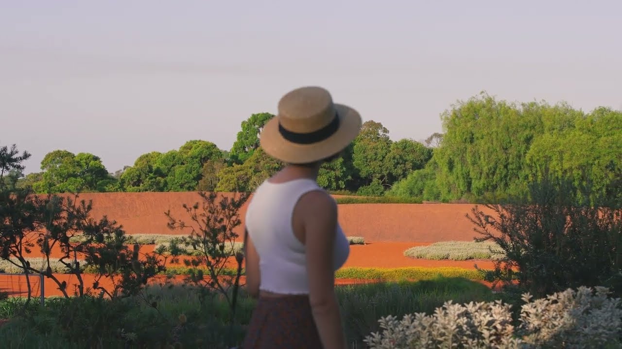 Experience the highlights of Royal Botanic Gardens Victoria.