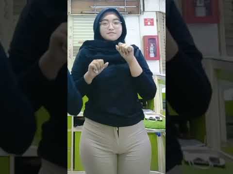 cewek jilbab Tembem 🤤