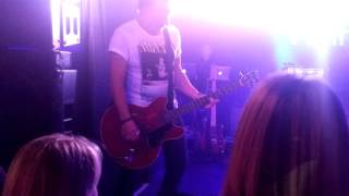 Peter Hook-&quot;Thats how you play the fookin Perfect Kiss&quot;@Wakefield