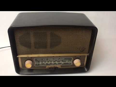 50's Ekco U245 MW LW Valve Portable AC DC mains Radio