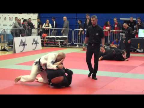 Simon Hayes vs Alex de Souza - IBJJF London Open 2015 - Black Master 3 - Open