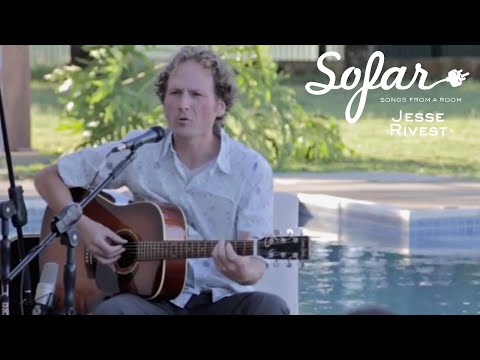 Jesse Rivest - A Traveller's Song | Sofar Brasília