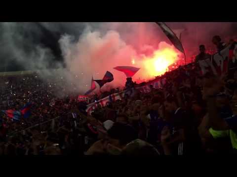 "Bengalas + U. de Chile eres mi vida, mi pasión.. + golazo de Pinilla / U. De Chile vs San Luis" Barra: Los de Abajo • Club: Universidad de Chile - La U