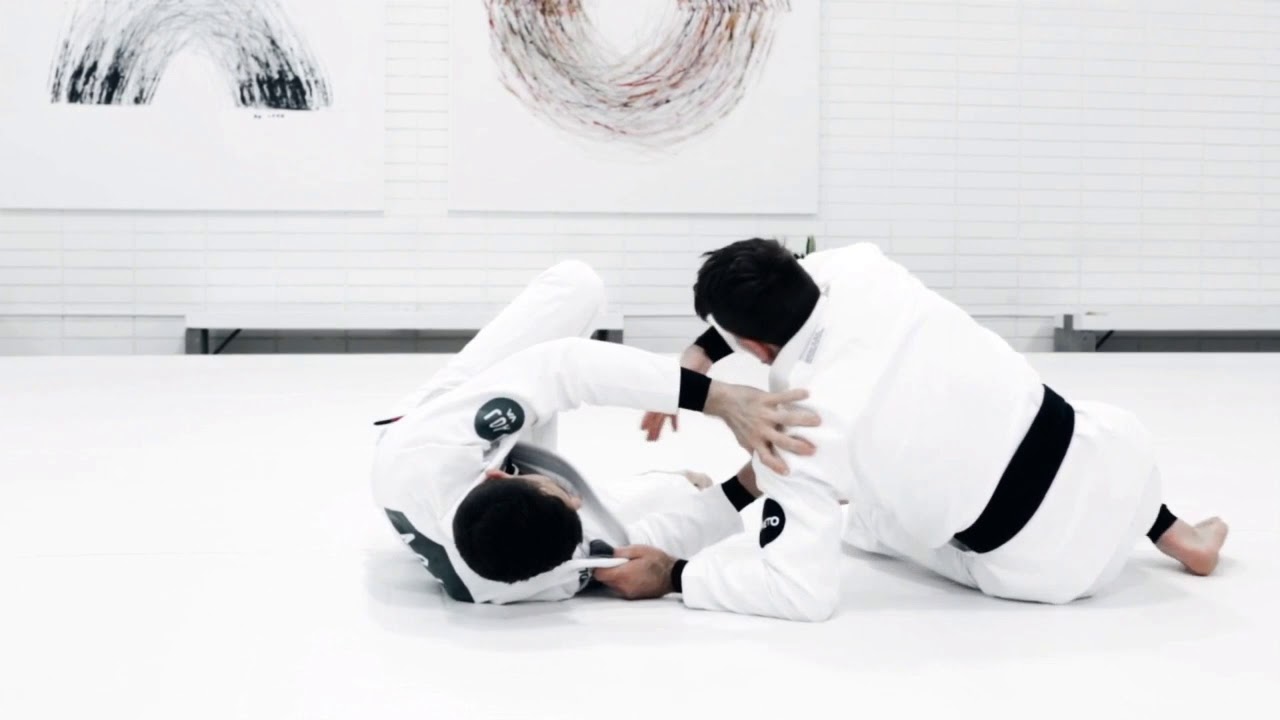 CONNECTING TECHNIQUES WHEN PASSING THE GUARD