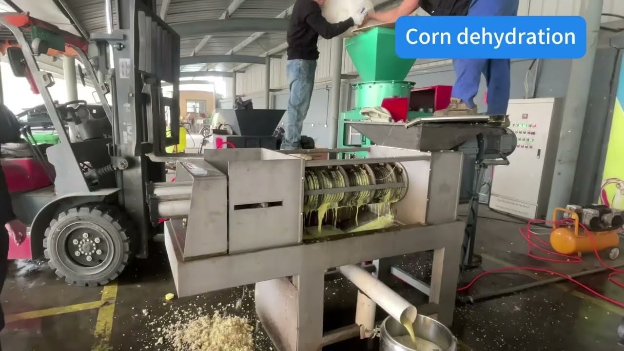 Screw press dewatering machine working video