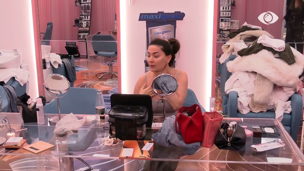 “E gjithë shtëpia po tallet me ty”/ Vijon debati i Valbonës dhe Rozanës