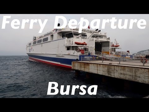 Balsa IDO HSC Osman Gazi-1 partindo do terminal de balsas Mudayna de Bursa