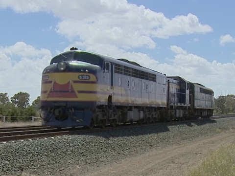 S301 + T395 + S313 - Australian EMD Diesel Trains Light Engine Test Run