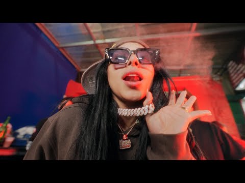 Karola  -  ME TIENEN DEMA (Video Oficial)