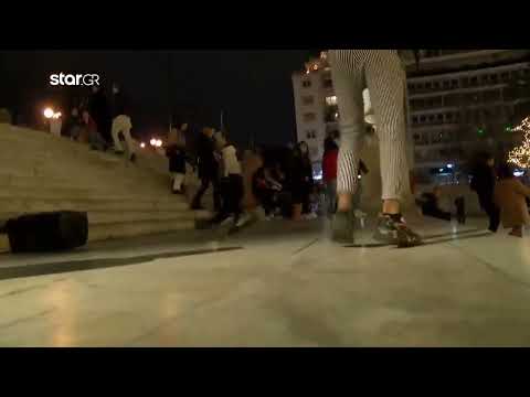 ΒΙΝΤΕΟ-ΣΟΚ ΜΕ 15ΧΡΟΝΟ "μαχαιροβγάλτη" στην πλατεία Συντάγματος!!