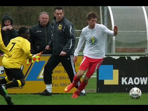 Groot Ammers 1 - Heukelum 1, de keeper verwerkt vrije trap Sil van Putten tot corner