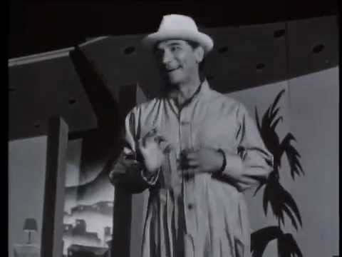 Απόσπασμα από ταινία στην οποία ο [[#Κώστας Χατζηχρήστος#]] παρουσιάζεται στον ρόλο του «Θύμιου» όπως τον έπαιζε στο θέατρο. Με τα υποκριτικά εργαλεία του καρατερίστα (σχηματοποίηση, υπερβολή, σωματικότητα, επανάληψη μορφασμών και χειρονομιών, ρυθμική εκφορά του λόγου, χρονισμός στην ατάκα) ο ηθοποιός ενσάρκωσε το κοινωνικό στερεότυπο του λαϊκού τύπου που έρχεται στην πόλη από την επαρχία, αναδεικνύοντάς τον σε πρωταγωνιστικό ρόλο.