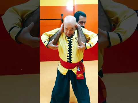 Kung Fu Defesa Pessoal Contra Agarrão no pescoço por trás