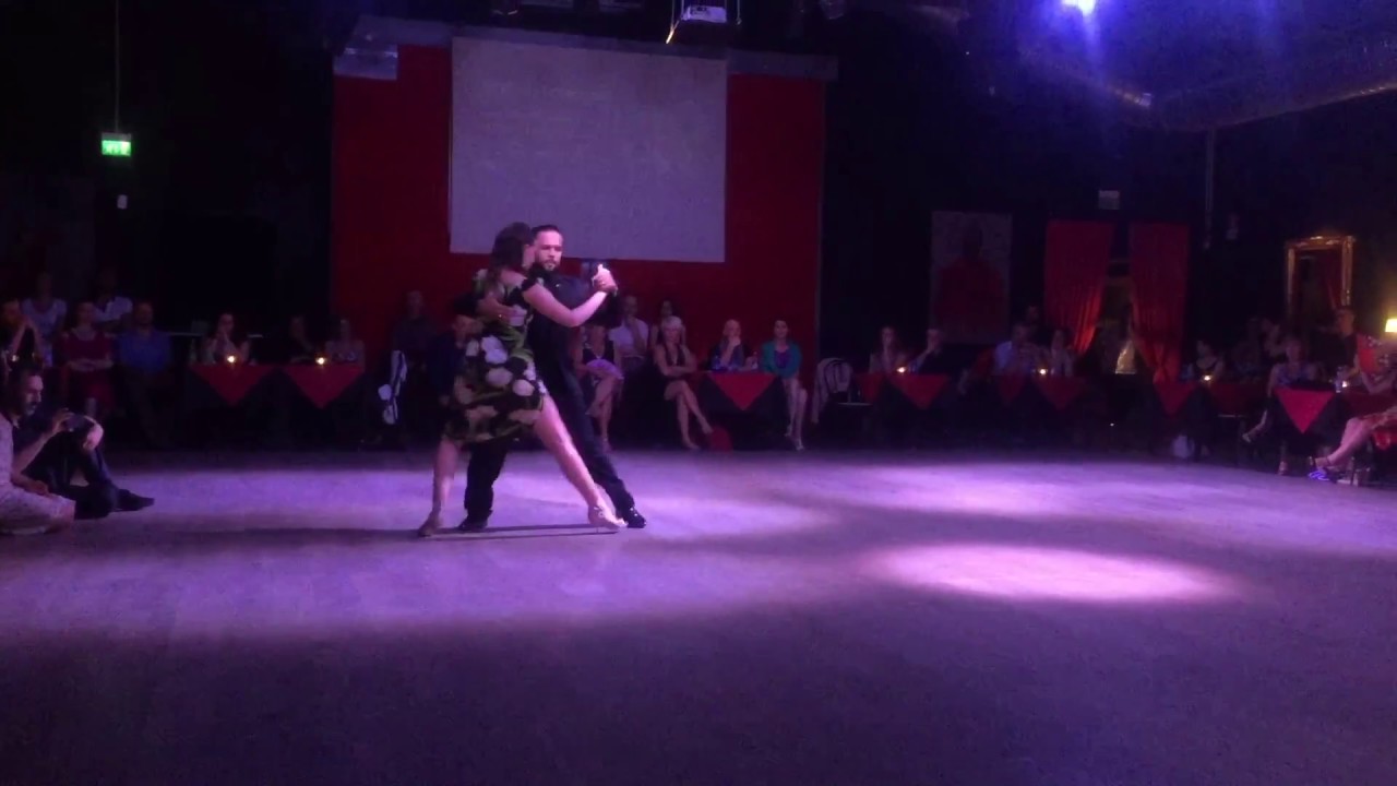 Video thumbnail for Claudia Cavagnini y John Zabala Tango 2/4 Emancipacion (Milonga Pensalo Bien -  Milano)