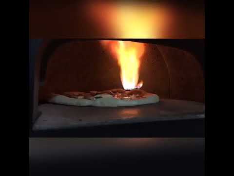 Lag pizza i baksteovn