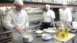 preview picture of video 'A Truly Great Risotto - Seafood Risotto at Da Romano in Venice'