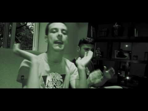 EL NIÑO LA YUINTA - SALTO VALLAS (TWOSHOTS)