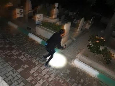 Vajza misterioze që vjen çdo natë në varreza dhe qan, pastaj zhduket