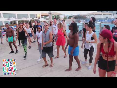 Cuba Libre 2018 - Cuban Salsa line dance near the pool