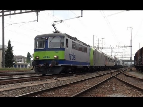 BLS Re 420 mit defekter Re 485 und RoLa in Pratteln