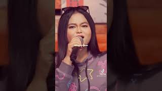 Download lagu senyum membawa luka mp3