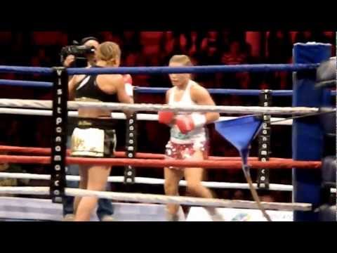 PELEA DE YESICA BOPP vs CAROLINA ALBAREZ DESDE EL TERCER ASALTO HASTA EL FINAL