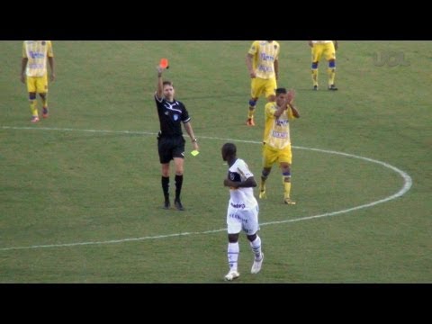 ► Árbitro se atrapalha e expulsa Seedorf; veja