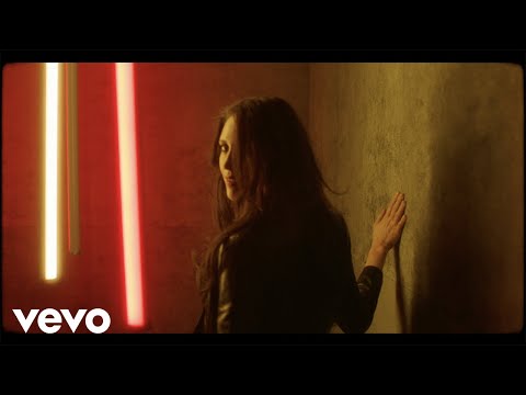 Kelleigh Bannen - Deluxe