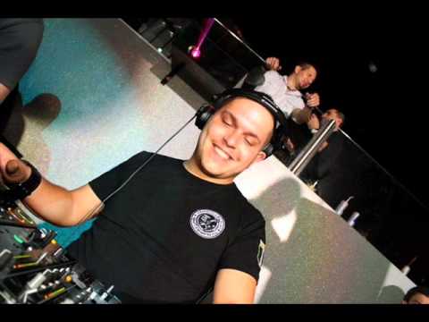Caldenis - I Can Fly (No!end remix) - Club Vertigo Győr 2010.11.13. Marcee Live