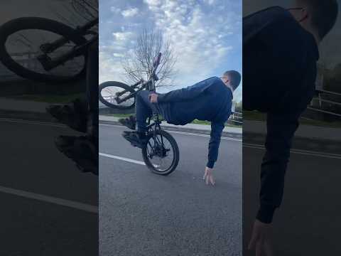 Can you do this on a 20 Inch bike 😱 #wheelie #viral