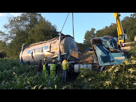 10.07.2020 - VN24 - Tanker truck breaks through the guard rail and overturns on a slope