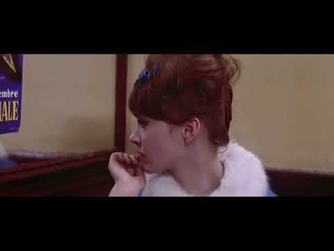 Une femme est une femme - Scène du bar (Aznavour)