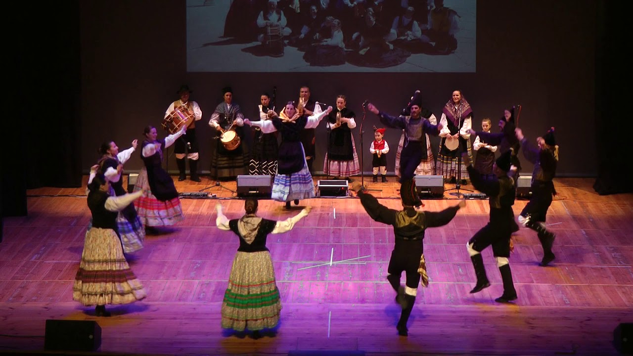 Galician folk dance: Muiñeira de Rodas