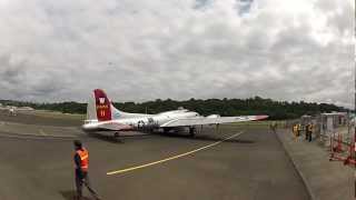 preview picture of video 'EAA B-17G Aluminum Overcast in the Seattle Overcast'