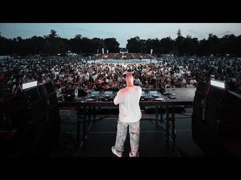 Nelson Fernandez Warm up for Black Coffe at Plaza de España, in Sevilla, Spain.