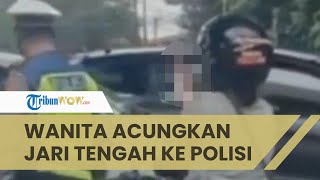 Viral Video Wanita di Pasar Rebo Acungkan Jari Tengah ke Polisi, Tak Terima Disuruh Pakai Helm