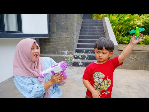 AZAM'S TOY IS BROKEN 😭 BUY A BIG BUBBLE GUN