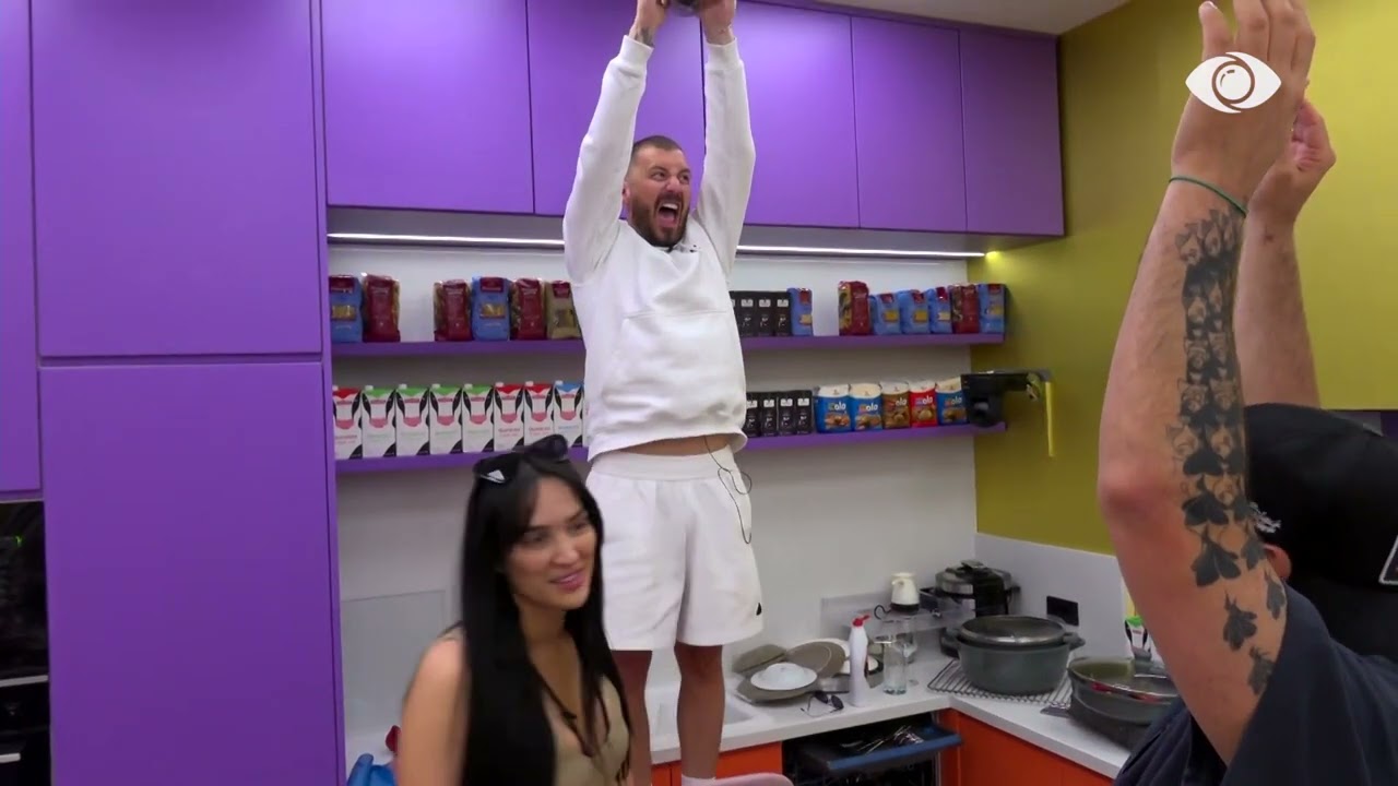 Banorët përgëzojnë Romeon