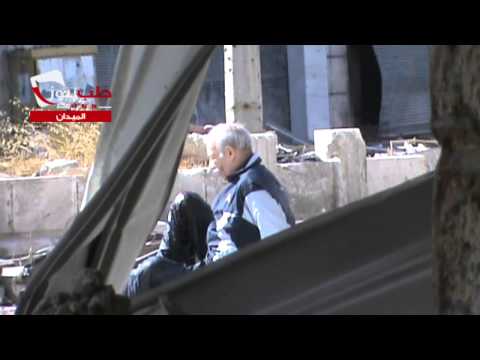 هاااام جدا || حلب نيوز || الميدان : لحظة قنص مدني من قبل قوات النظام برصاصتين متفجرتين 30 10 2013
