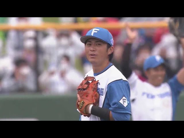 【7回表】センターへ抜かせない!! ファイターズ・上川畑大悟が二遊間を破ろうかという当たりを華麗に捌く!! 2022年8月23日 北海道日本ハムファイターズ 対 オリックス・バファローズ