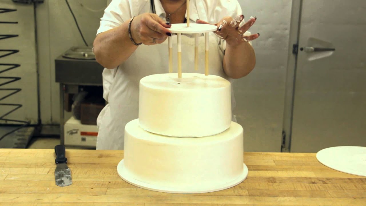 How to Assemble a Stacked Cake using Cake Support Solutions