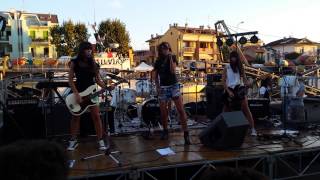 Rockaway Bitches - Sheena is a punk rocker (Ramones girls tribute band)