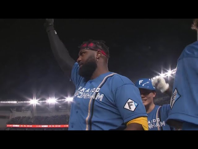 【4回表】優しき大男の一発!! ファイターズ・レイエス レフトへ今季第13号2ランホームラン!!  2024年8月21日 千葉ロッテマリーンズ 対 北海道日本ハムファイターズ