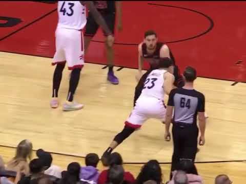 Fred VanVleet snatches Satoransky’ ankles and steps back for a 3👌!