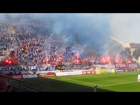 Sigma Olomouc - Baník Ostrava - PYRO A DĚLOBUCHY NA HŘIŠTI (21.5.2017)